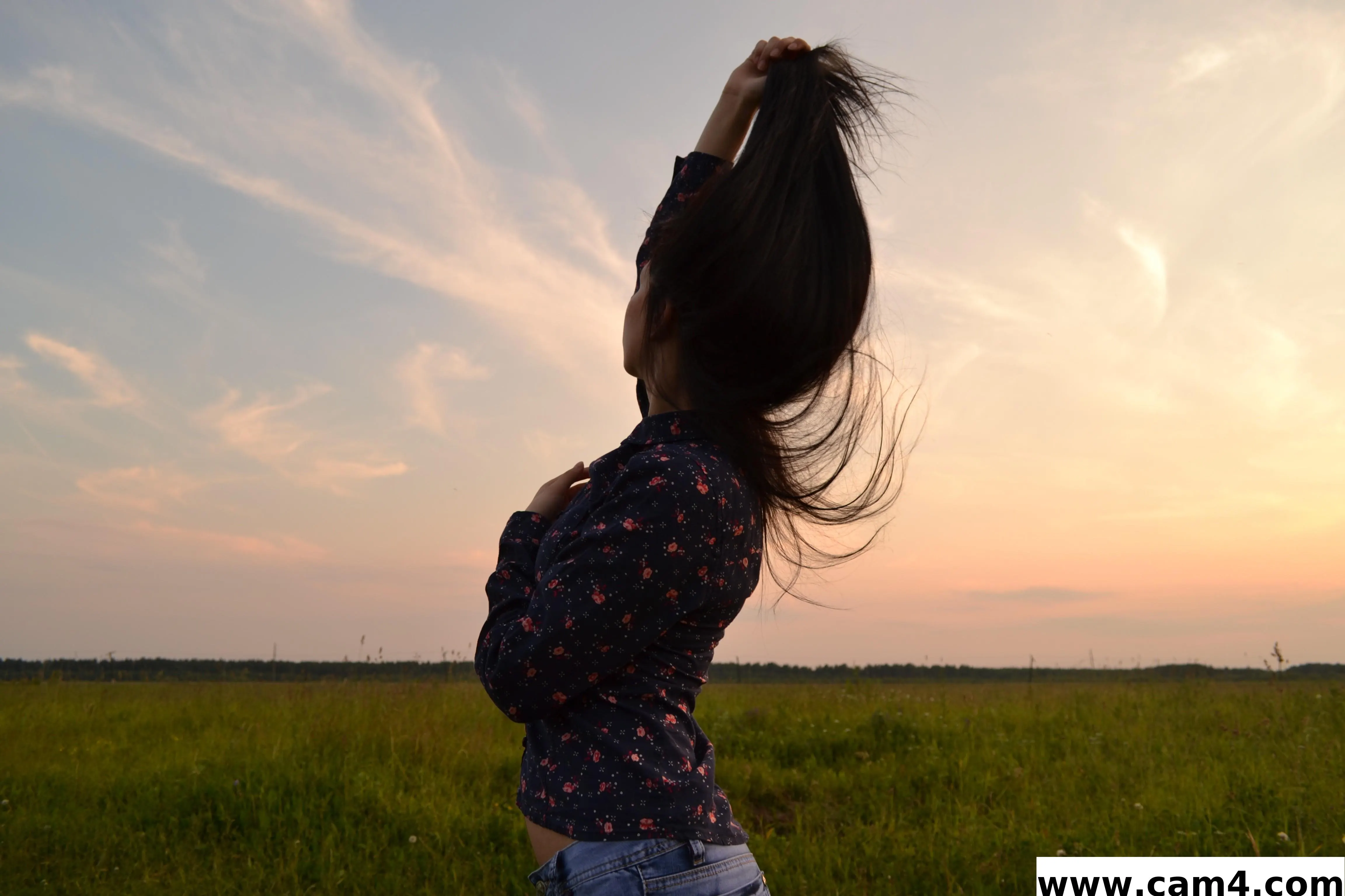 GirlsSmile_ image 0